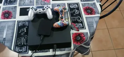 Consola PS4 con dos controles + lote de juegos - miniatura 1