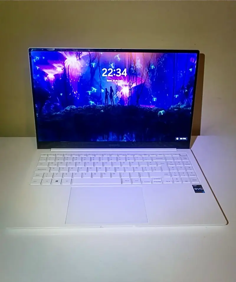 Samsung Galaxy Book2 Pro 15.6" AMOLED + Caja - 2