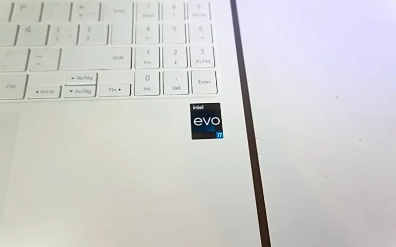 Samsung Galaxy Book2 Pro 15.6" AMOLED + Caja - 4