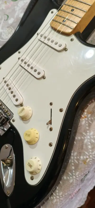 Guitarra Electrica Fender Squier Strat - miniatura 2