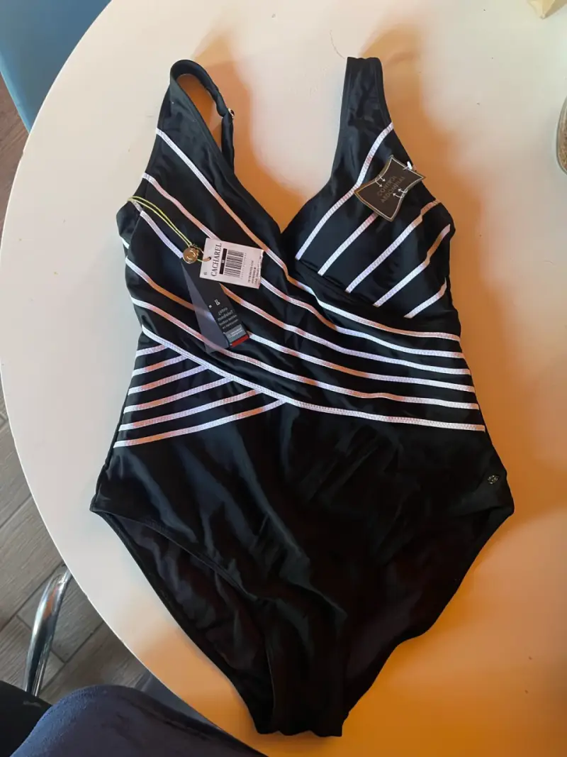 Traje de baño negro con control abdominal - 2