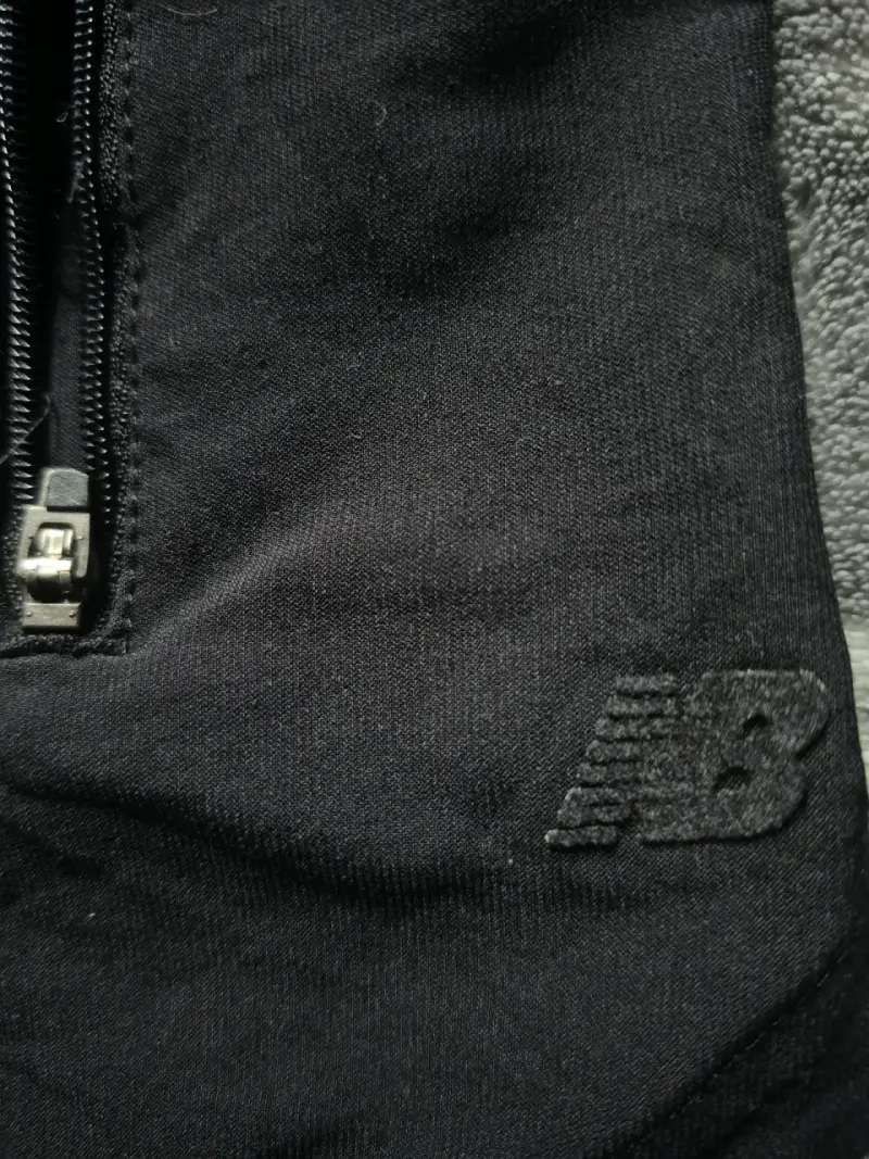 Chaqueta deportiva negra con cierre - 2