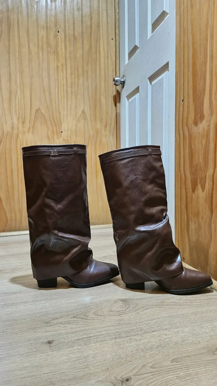 Botas largas de cuero café - 2