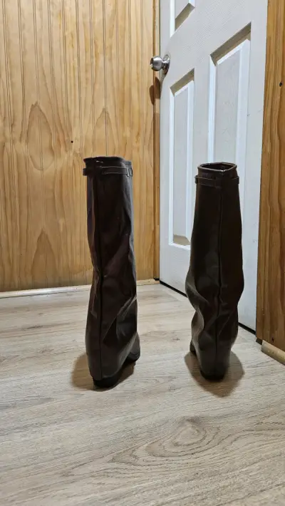 Botas largas de cuero café - miniatura 3