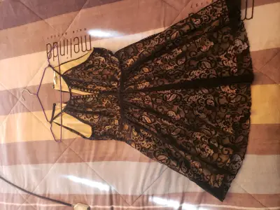 Vestido de encaje negro - miniatura 1