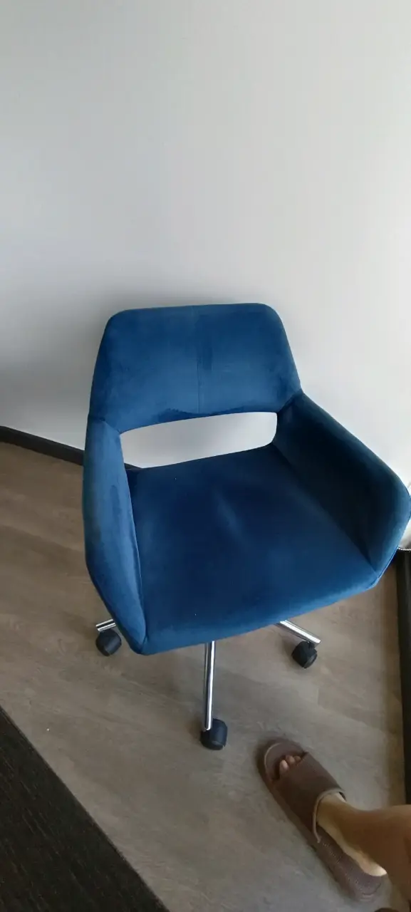 Silla de oficina azul con ruedas - 5