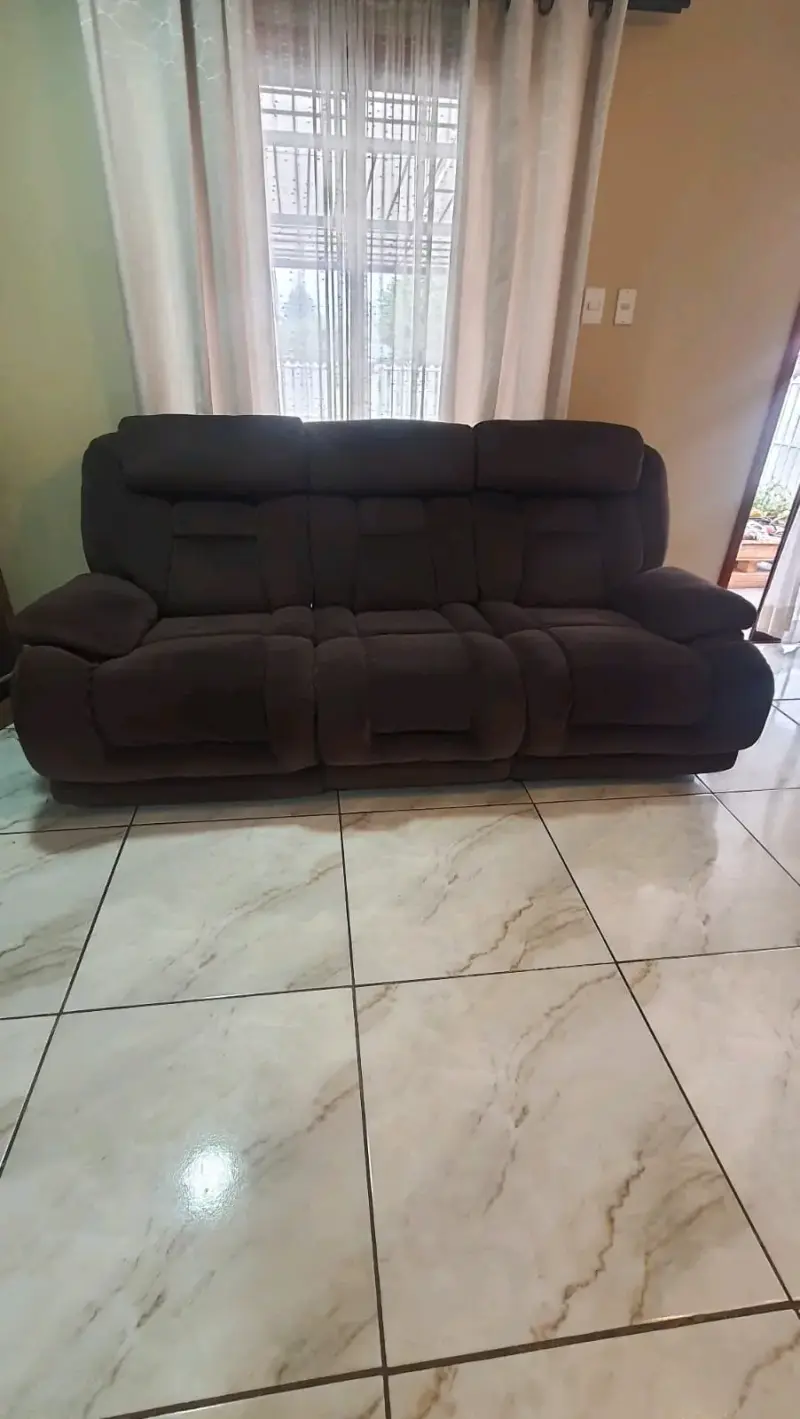 Sofá reclinable marrón oscuro - 1