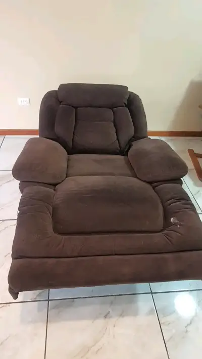 Sofá reclinable marrón oscuro - miniatura 3