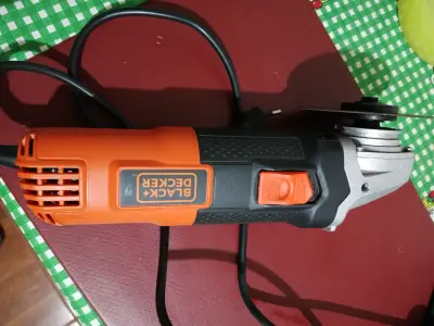 Esmeriladora angular Black+Decker - miniatura 1