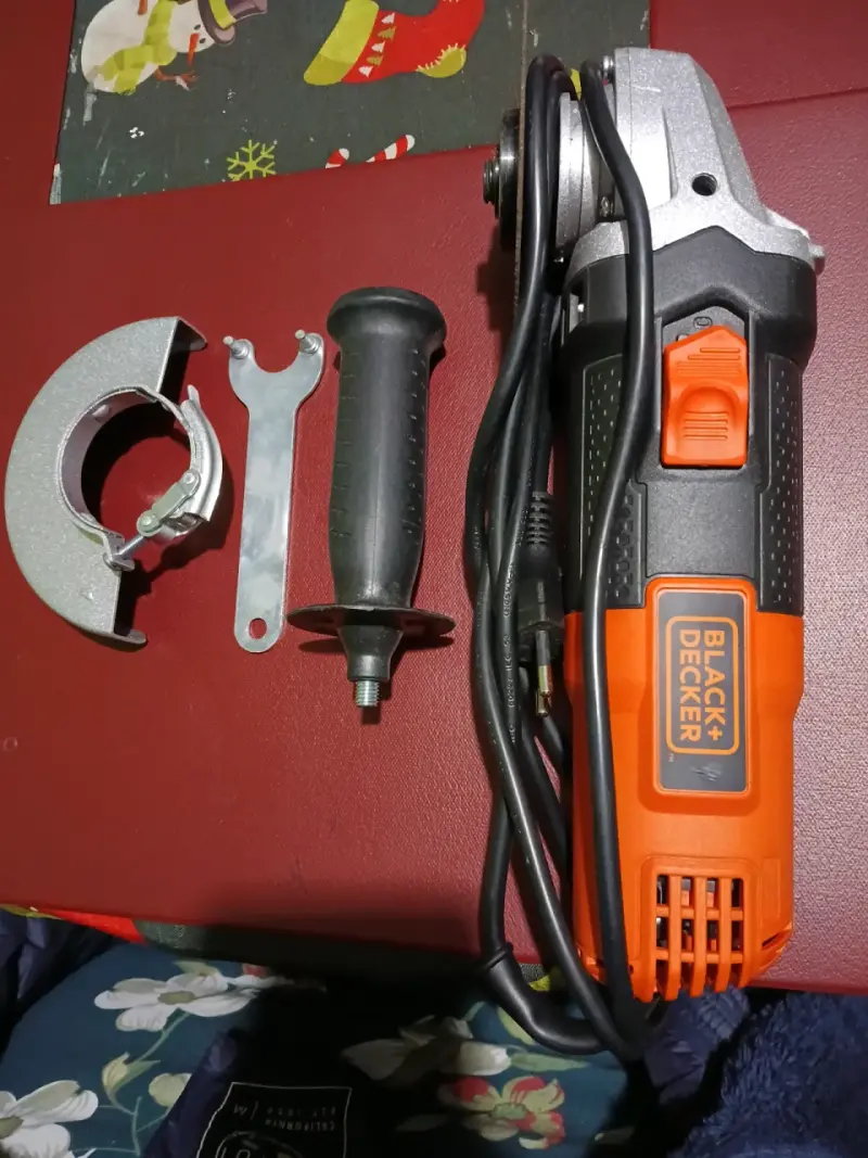 Esmeriladora angular Black+Decker - 2