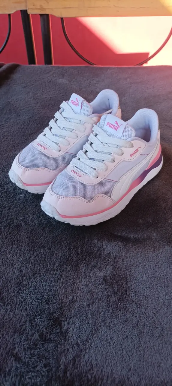 Zapatillas puma niña blancas y rosas - 1
