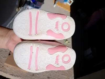 Zapatillas rosadas de bebé - miniatura 3