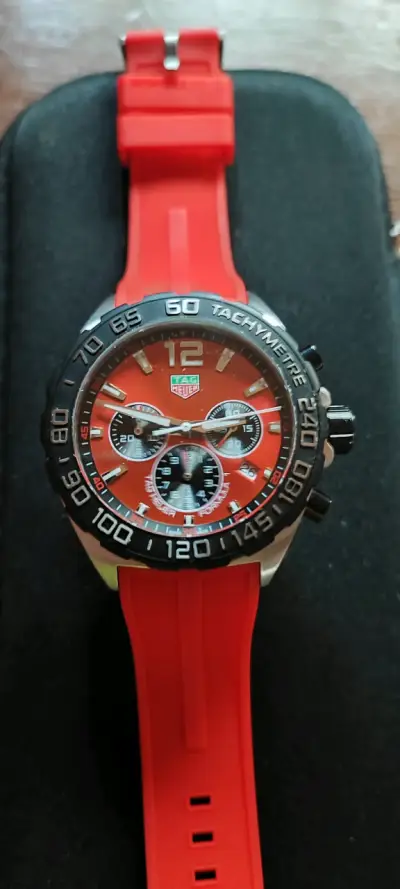 Reloj de pulsera deportivo rojo - miniatura 1