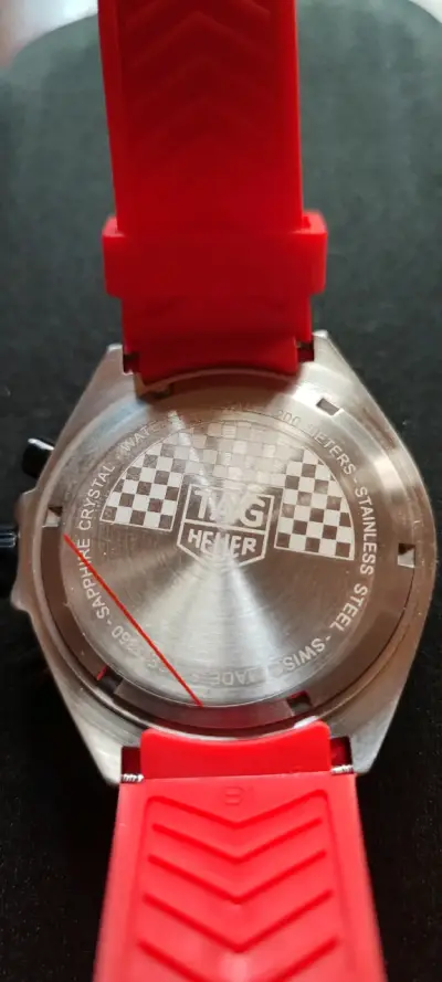 Reloj de pulsera deportivo rojo - miniatura 2
