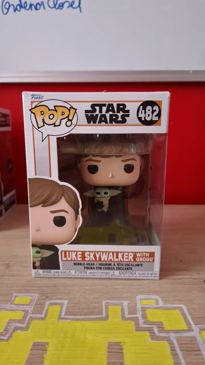 Funko Pop Luke Skywalker con Grogu - 1