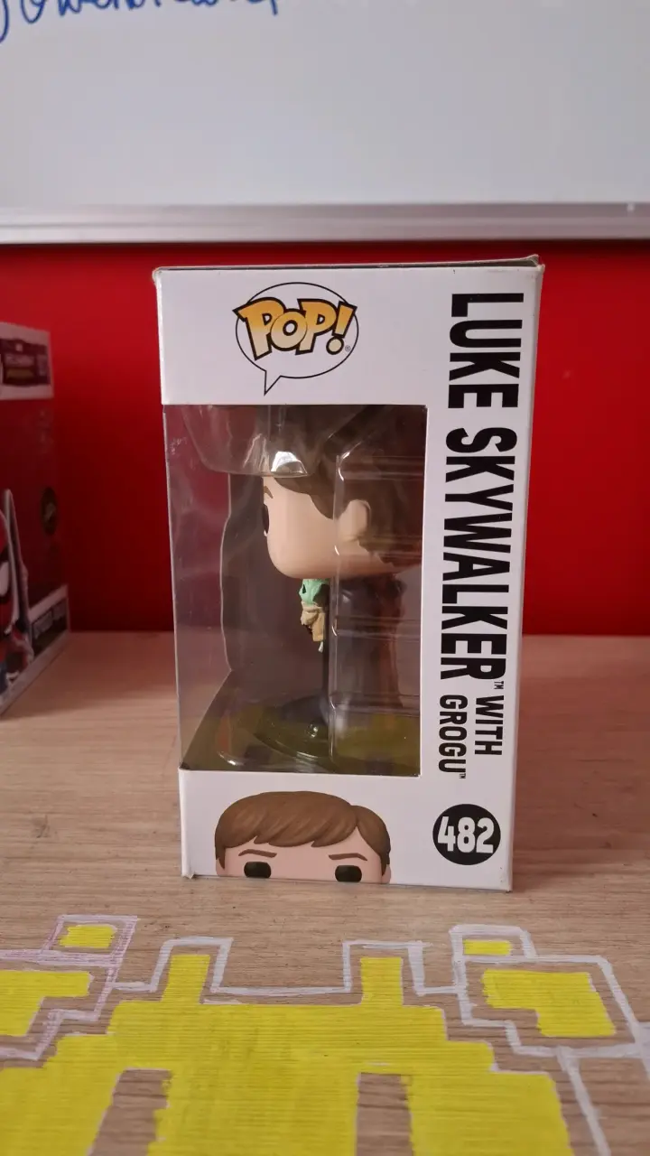 Funko Pop Luke Skywalker con Grogu - 2