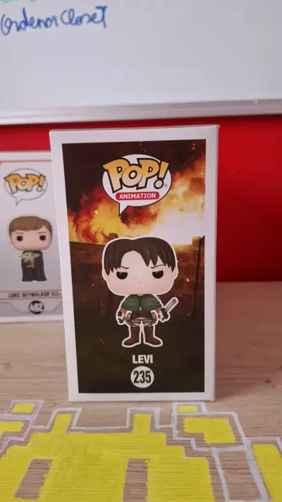 Figura Funko Pop Levi 235 - miniatura 4
