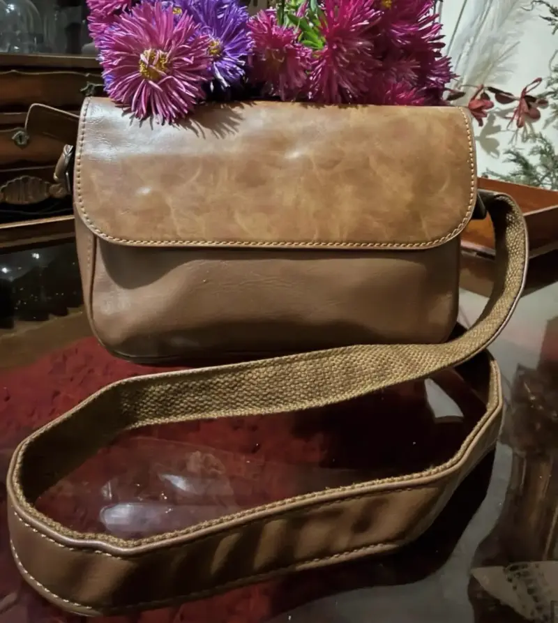 Cartera de cuero marrón