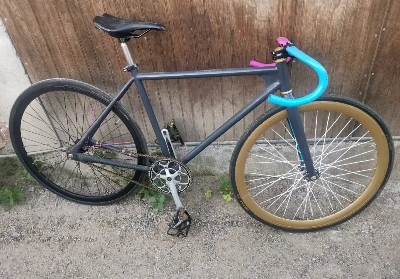 Bicicleta de pista color negro