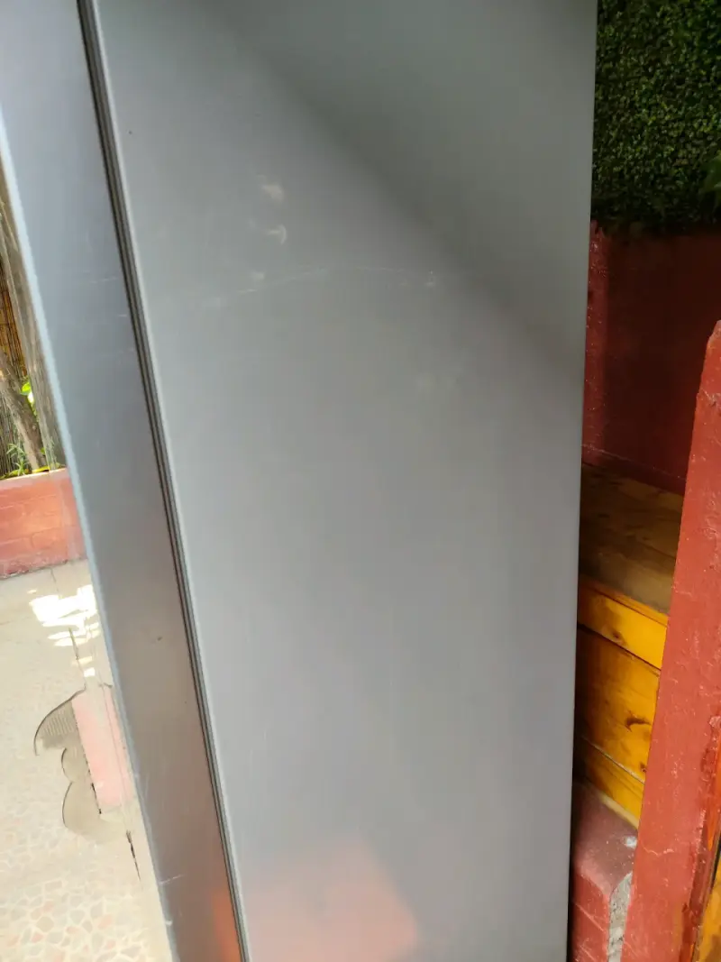 Refrigerador gris en buen estado - 1