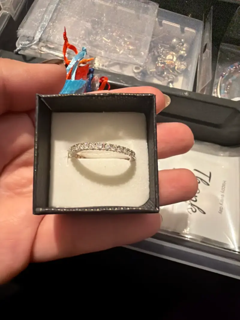 Anillo de plata con circonitas