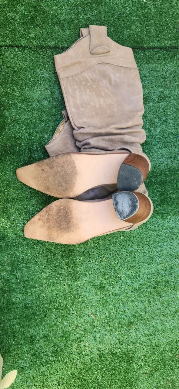 Botas de cuero beige usadas - 1