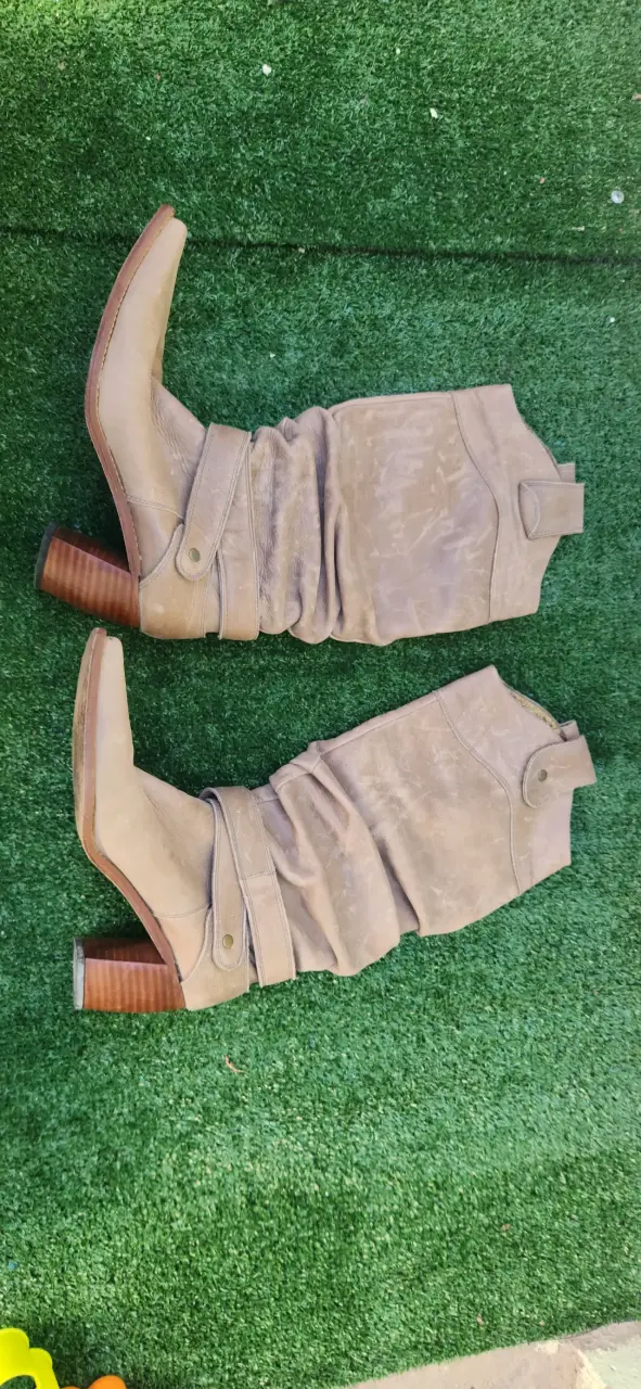 Botas de cuero beige usadas - 2