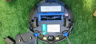 Aspiradora robot Eufy con base - miniatura 2