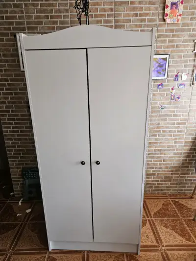 Armario blanco de madera - miniatura 1