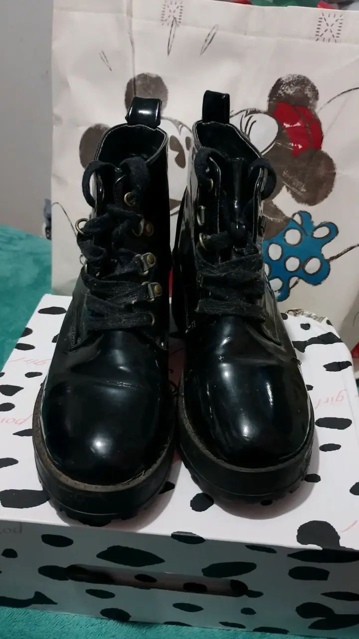 Botas negras de charol - 2