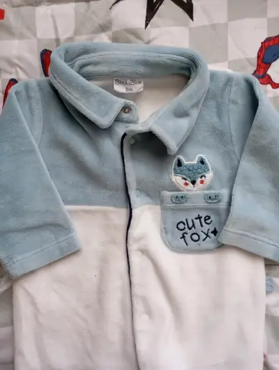 Pijama enterito bebé celeste y blanco - miniatura 2