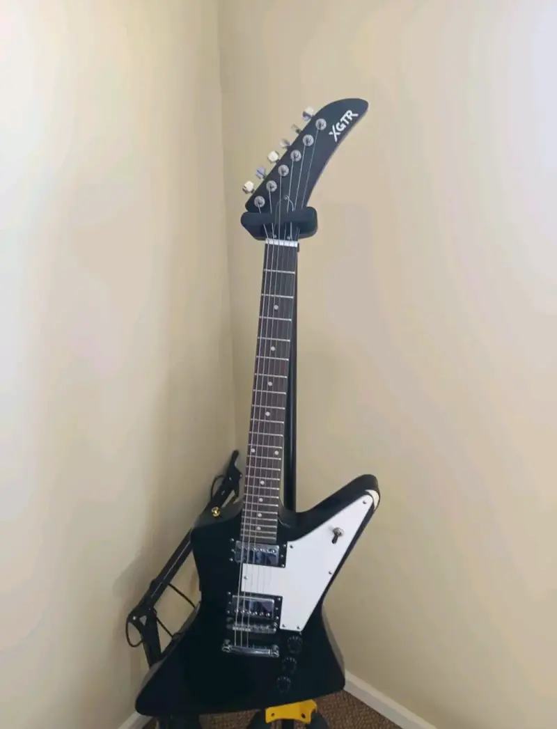 Guitarra eléctrica xgtr tipo Explorer - 2