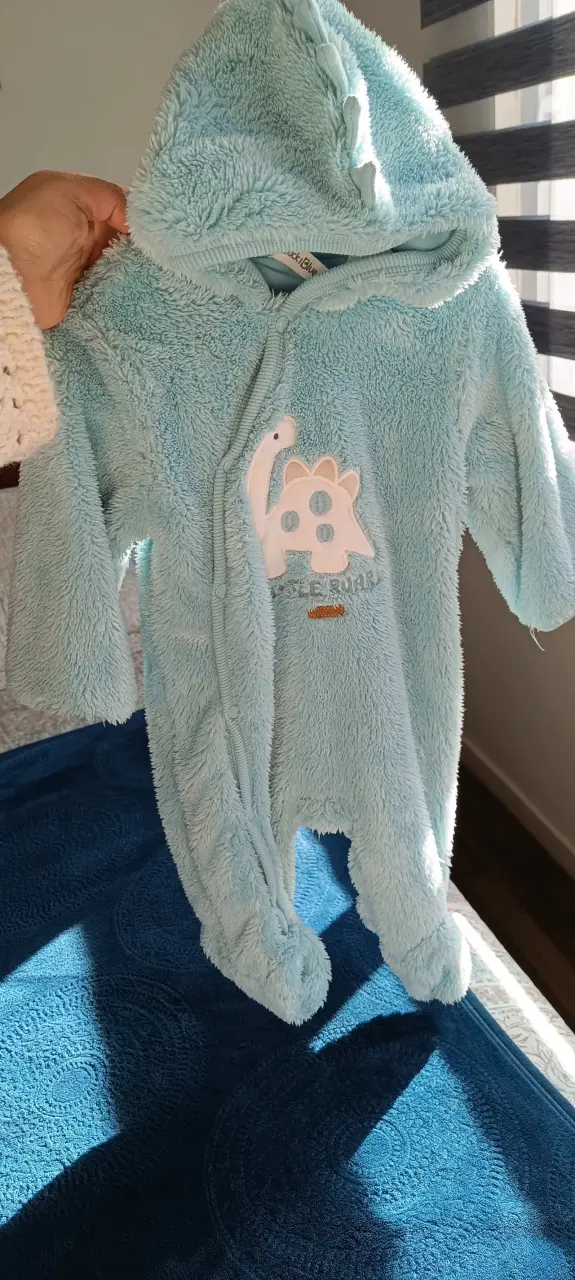 Enterito bebé azul peludo