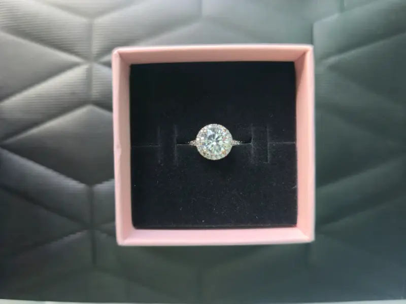 Anillo de compromiso con diamantes - 1