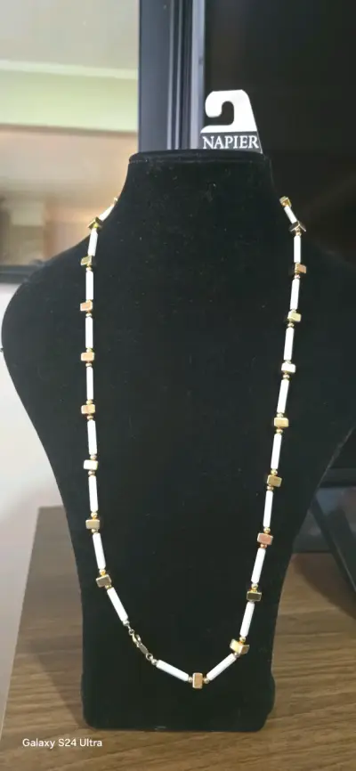 Collar dorado y blanco Napier - miniatura 1