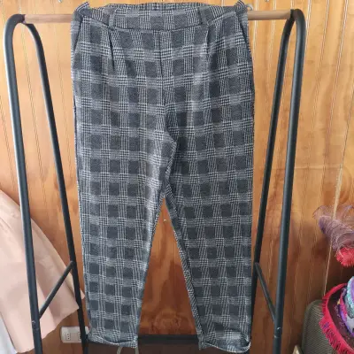 Pantalones de cuadros grises - miniatura 1