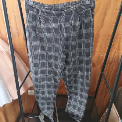 Pantalones de cuadros grises - miniatura 4