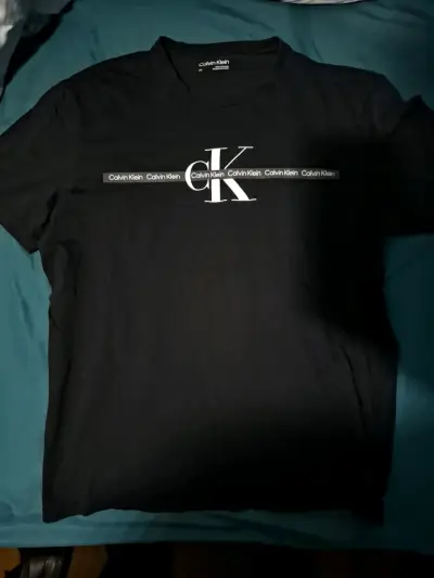 Polera Calvin Klein negra estampada - miniatura 1