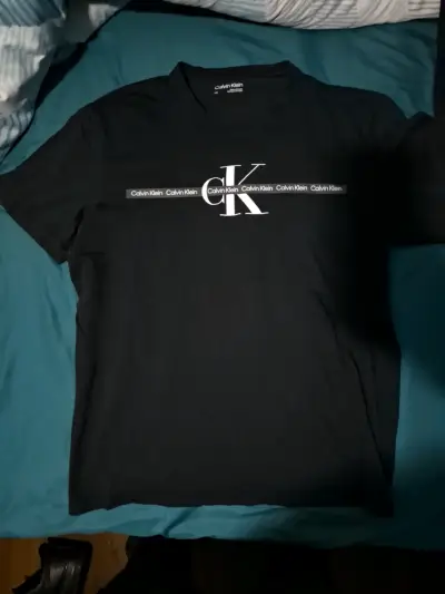 Polera Calvin Klein negra estampada - miniatura 2