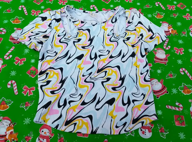 Polera estampada multicolor