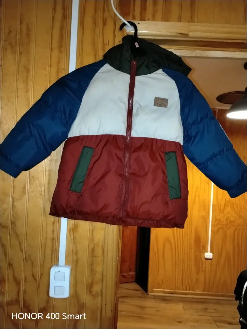Se vende parca talla 4 de niño