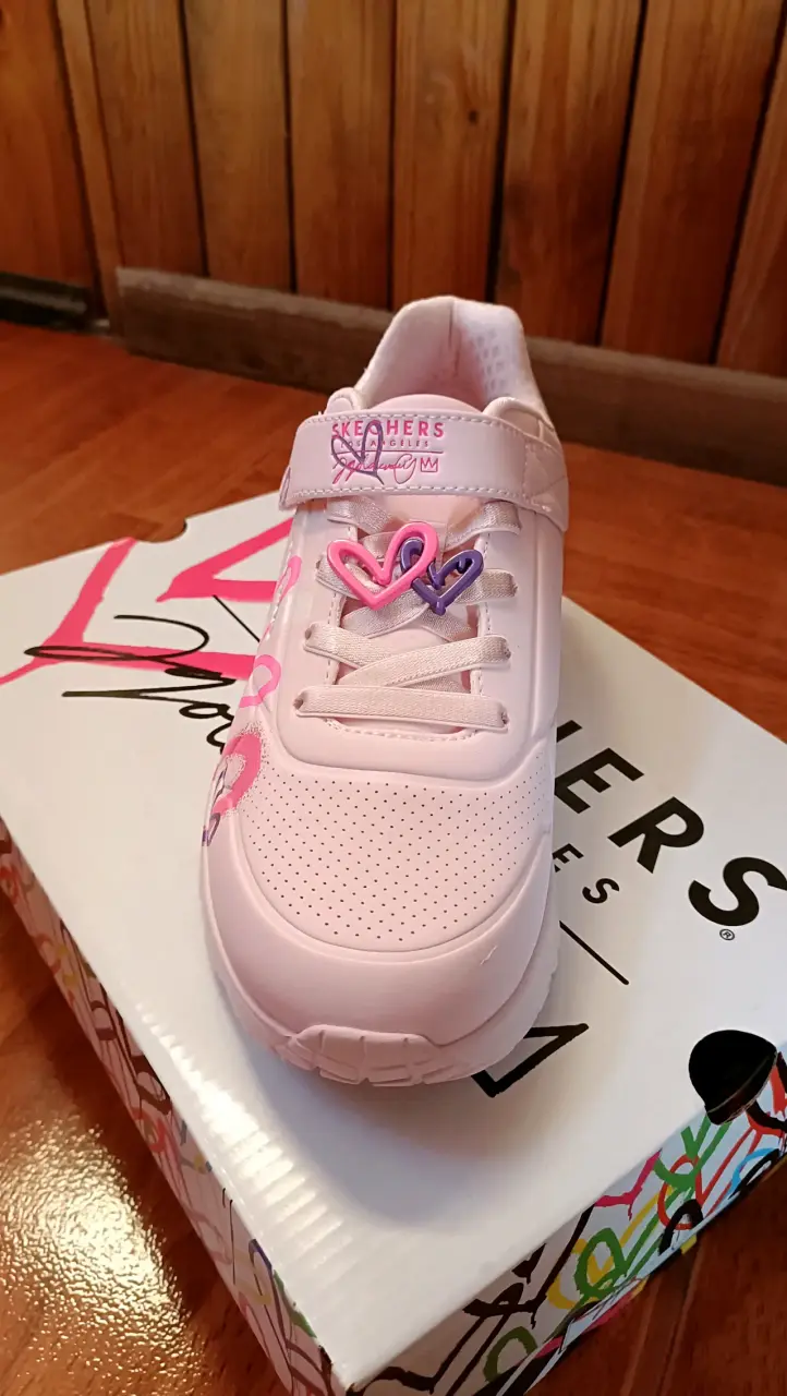 Zapatillas Skechers con corazones rosas - 2