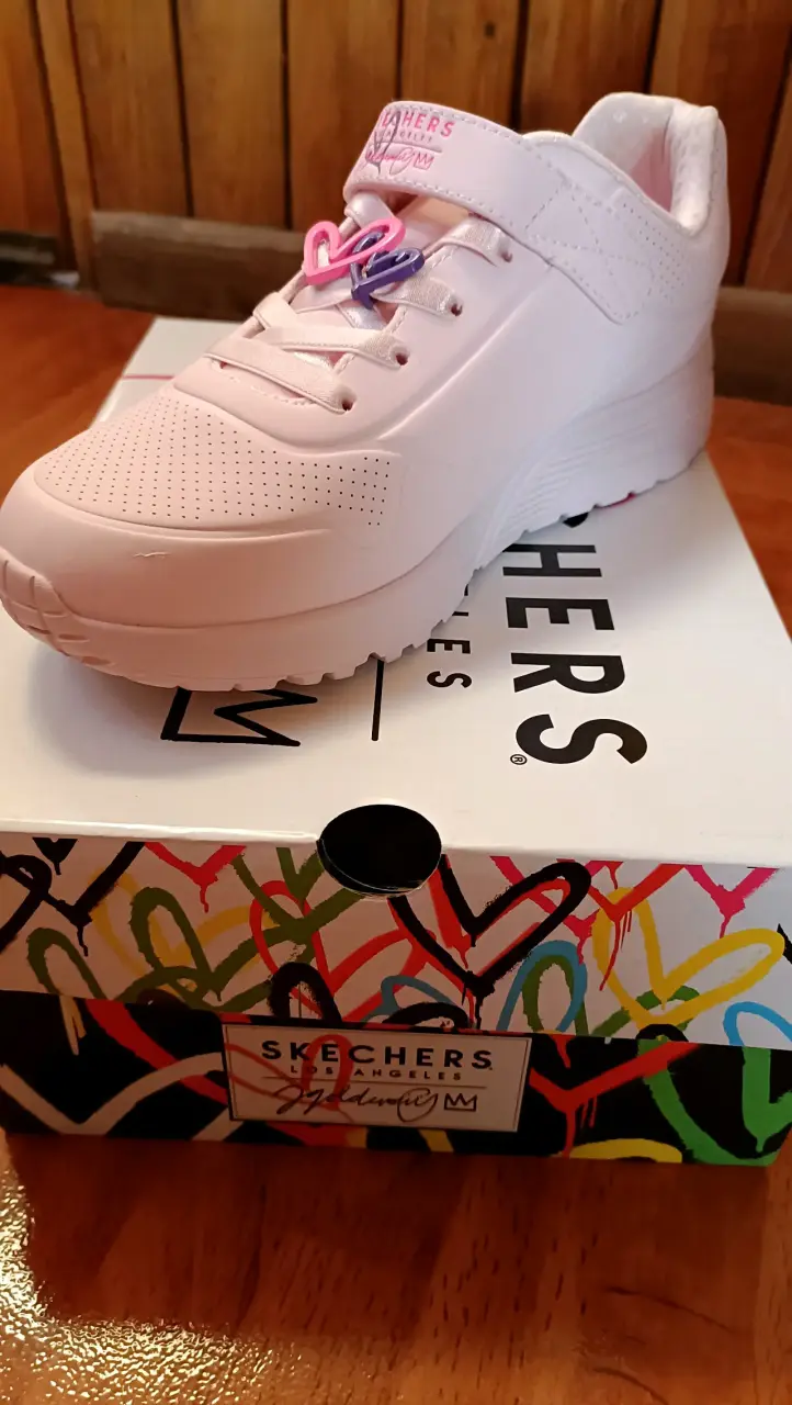 Zapatillas Skechers con corazones rosas - 3