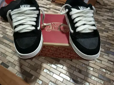 Zapatillas Vans negras usadas - miniatura 3