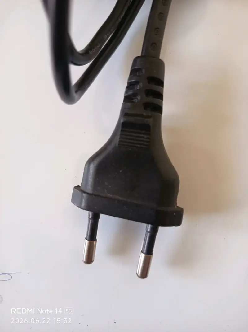 Cargador Toshiba original 65W casi nuevo - 2