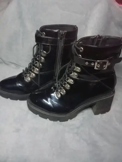 Botines negros brillantes - miniatura 2
