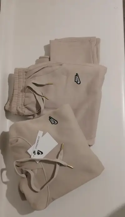 Conjunto buzo beige Nike - miniatura 1