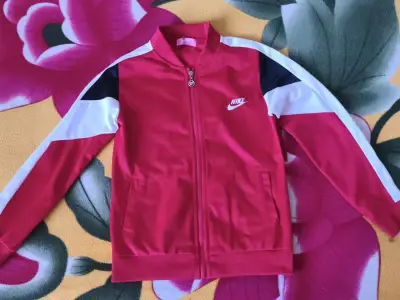 Chaqueta deportiva Nike roja, talla 12 - miniatura 1