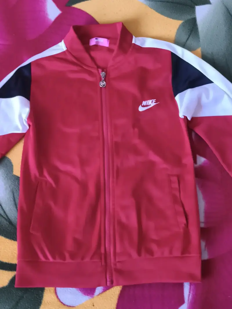 Chaqueta deportiva Nike roja, talla 12 - 2