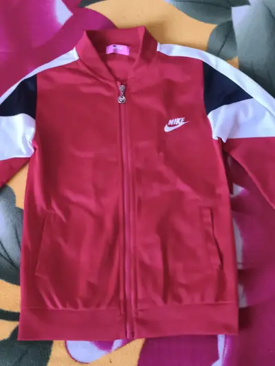 Chaqueta deportiva Nike roja, talla 12 - miniatura 2